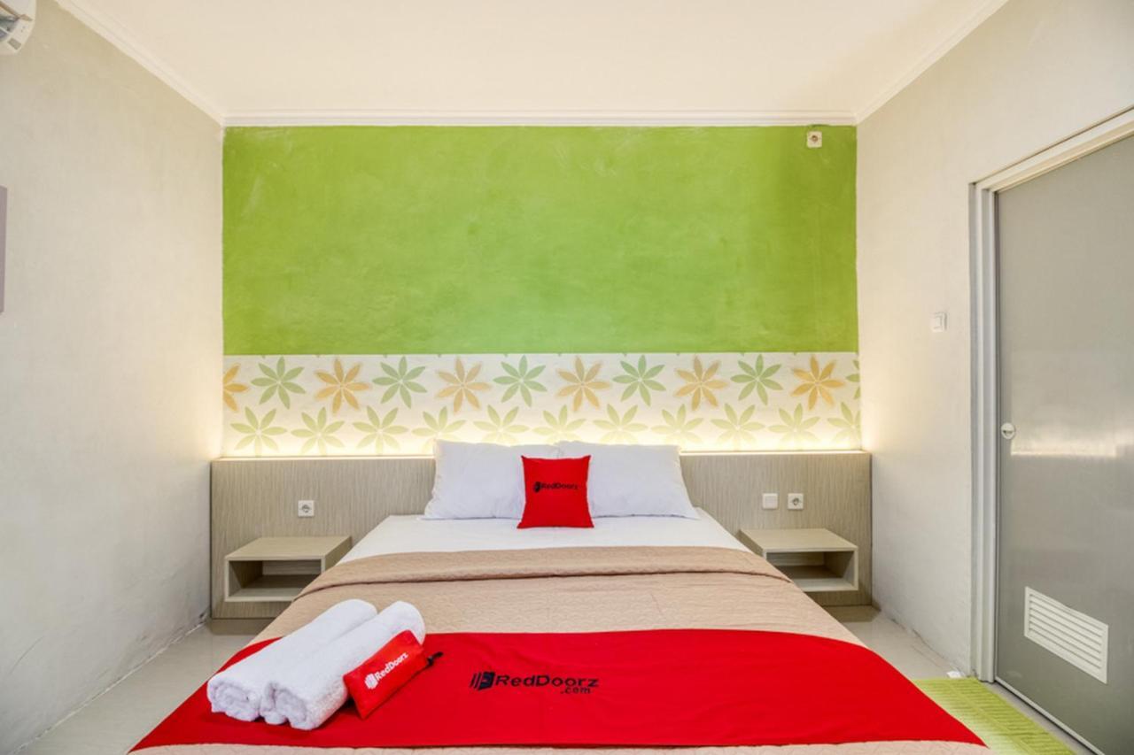 Reddoorz Near Malioboro Tugu Station Jogja 2 Hotel Yogyakarta Exterior photo