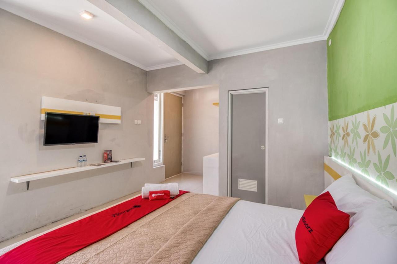 Reddoorz Near Malioboro Tugu Station Jogja 2 Hotel Yogyakarta Exterior photo